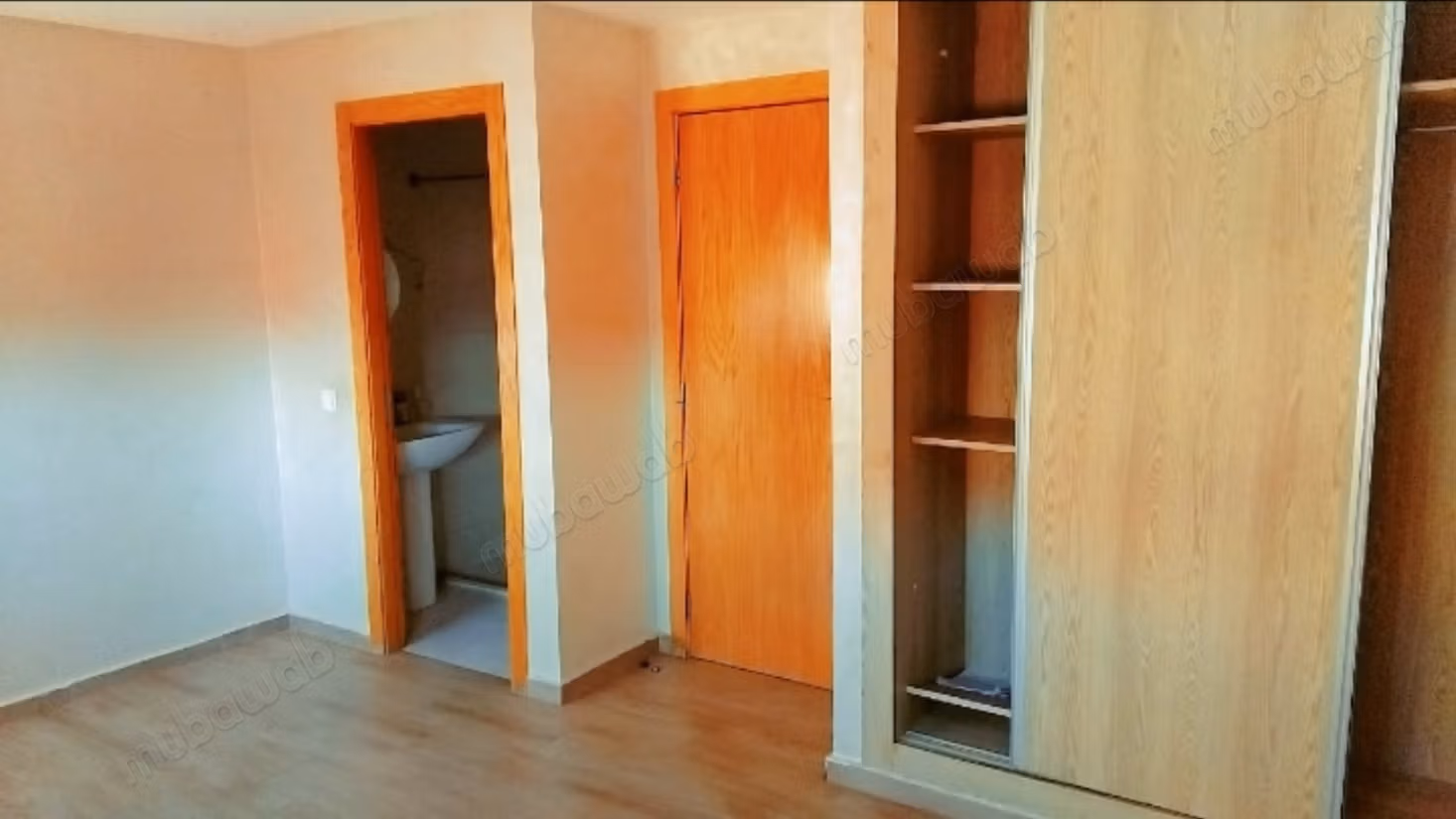Apartment for rent in Hay Alfadl. 4 comfortable rooms. Exceptional mountain view, Double-glazed windows