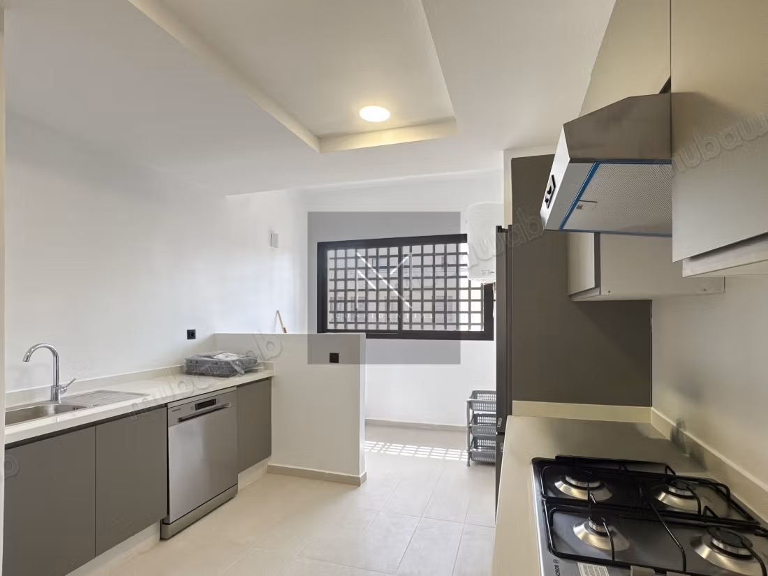 Location 3 furnished, swimming pool, gym,