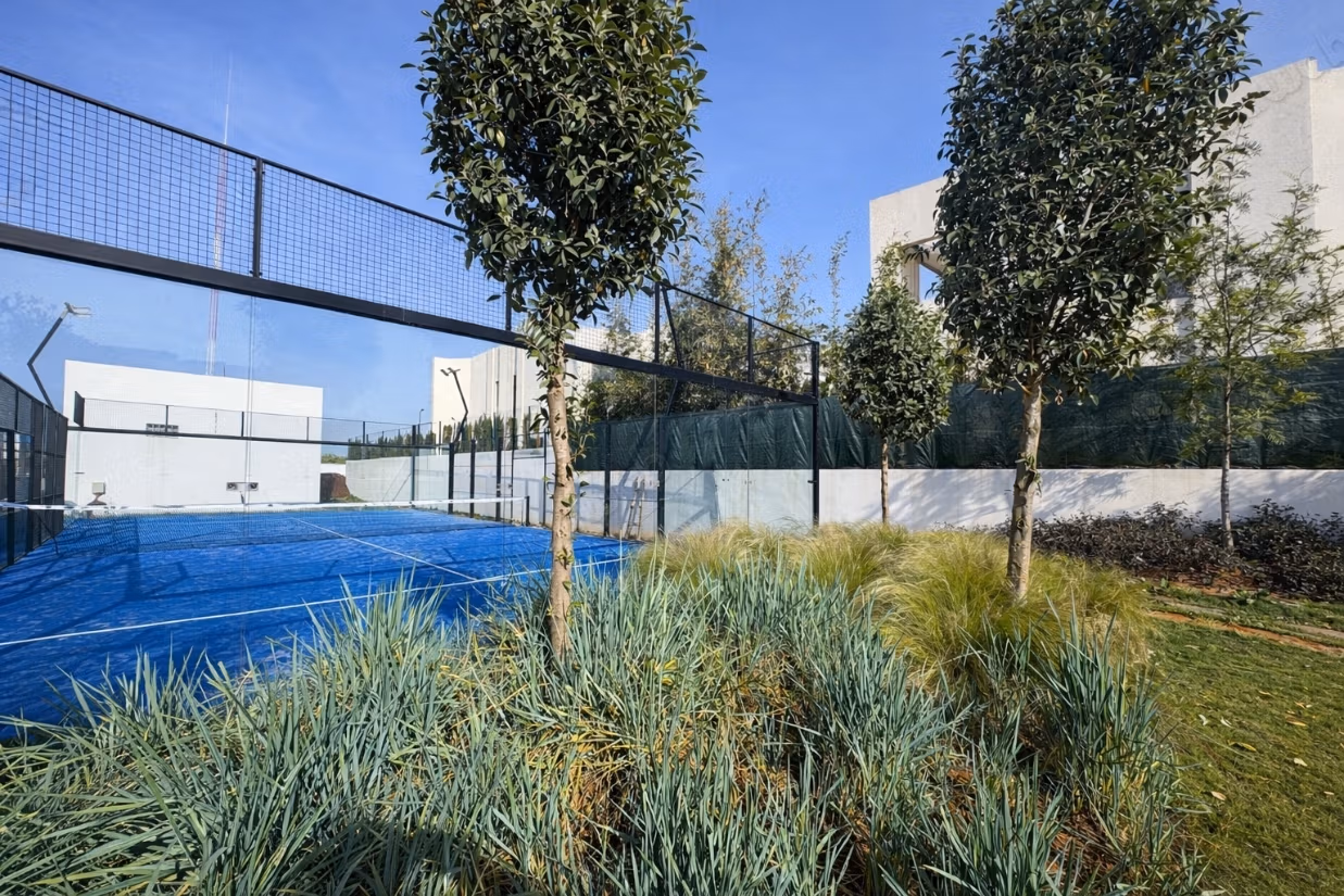Location 3 furnished, swimming pool, gym,