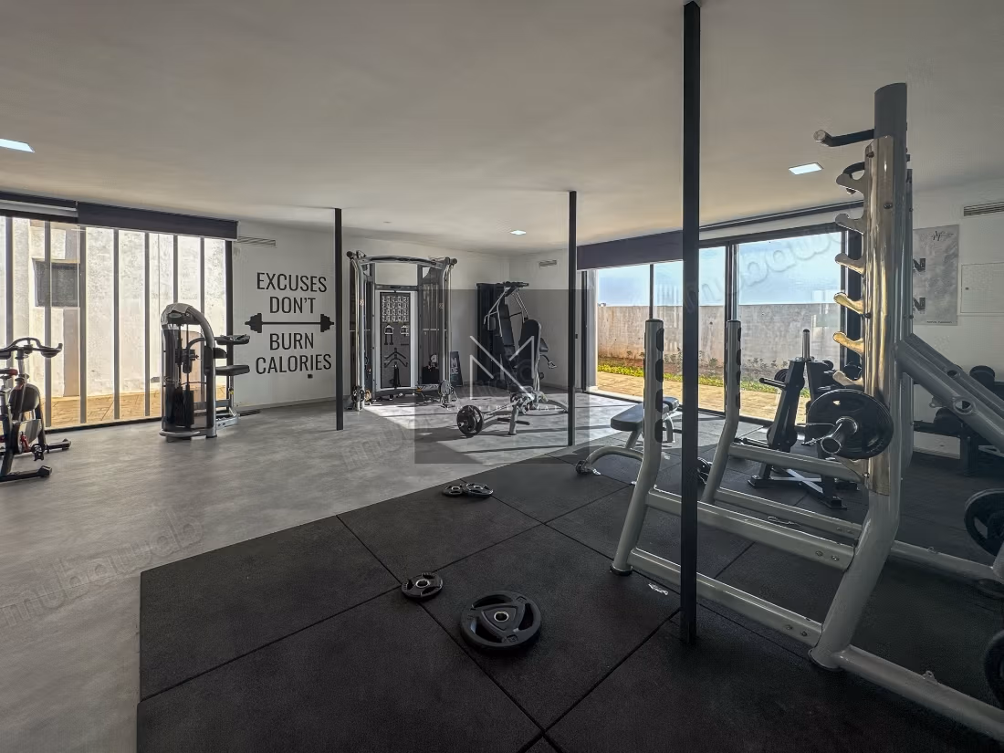 Location 3 furnished, swimming pool, gym,