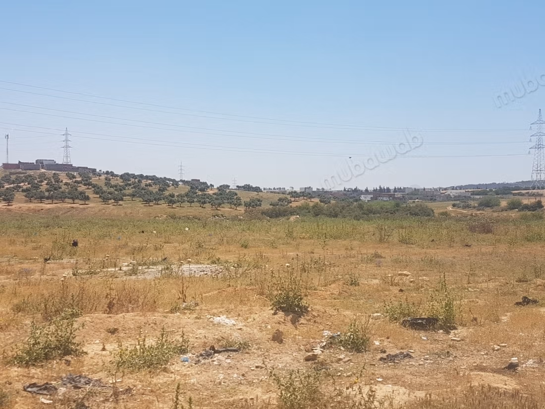 Terrain constructible de 27 208 m²