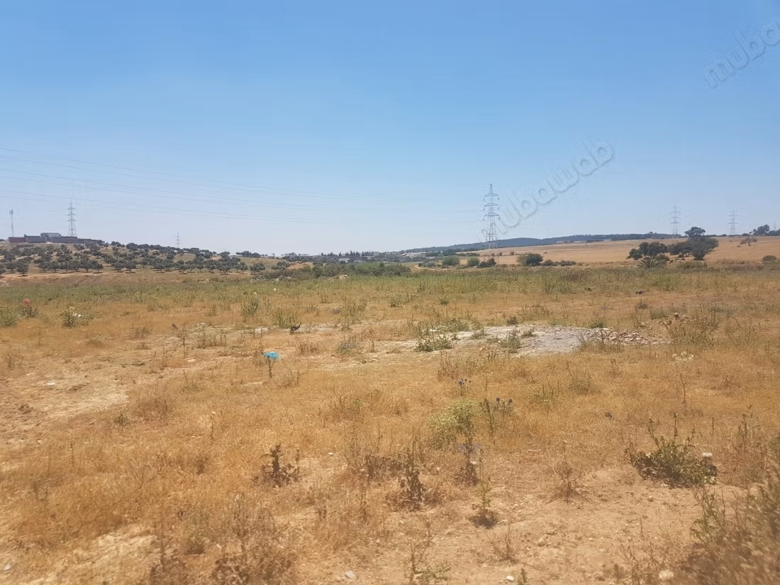 Terrain constructible de 27 208 m²