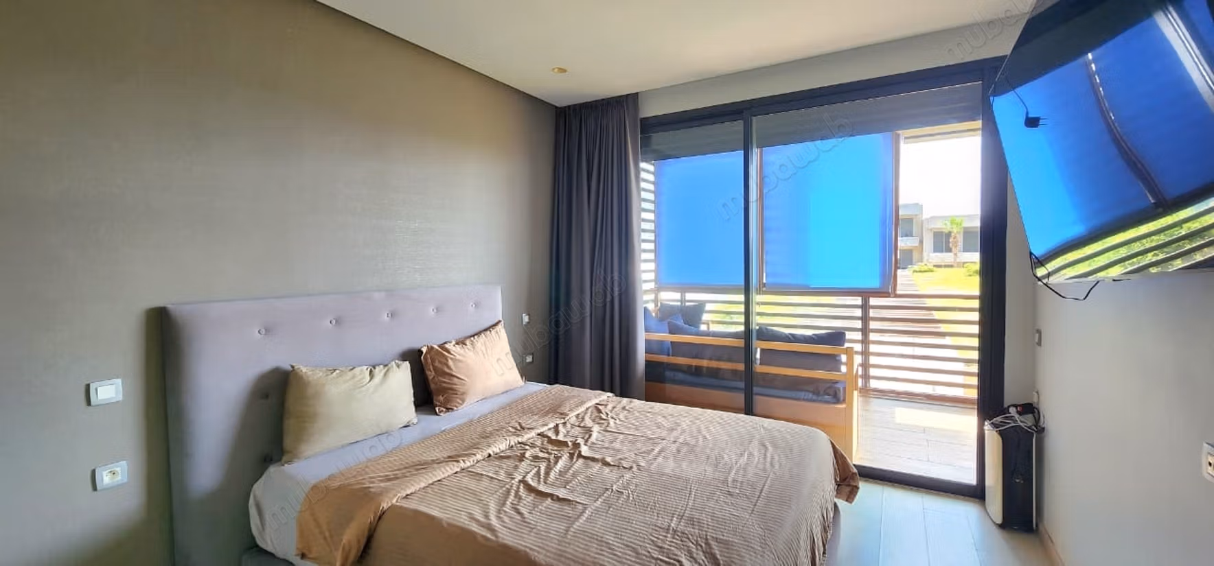 Bel appartement traversant avec vue océan