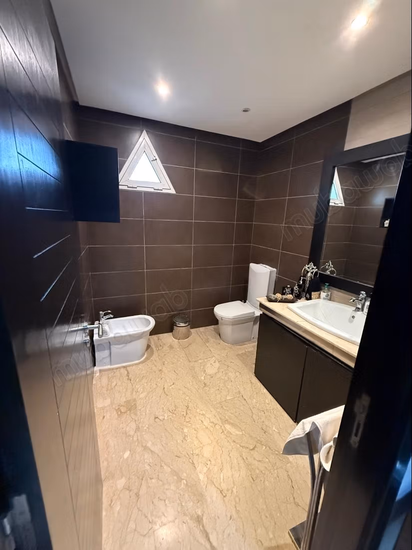 High standing villa in gated community with pool