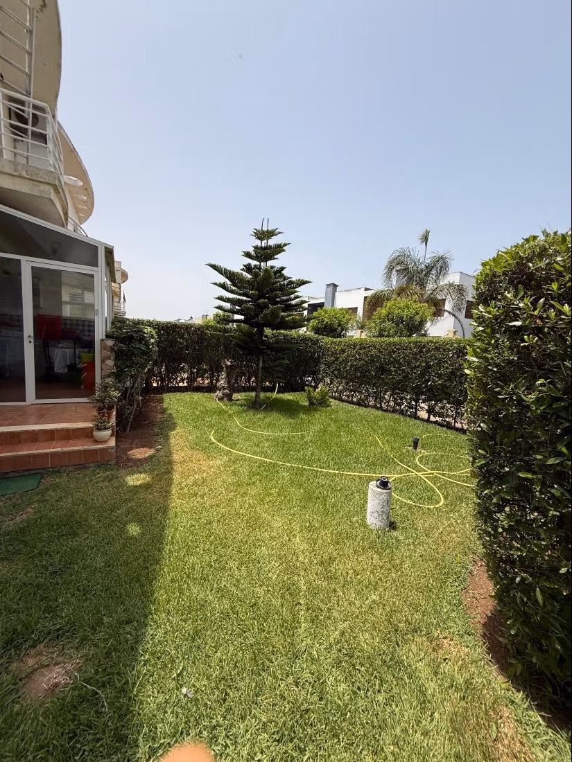 High standing villa in gated community with pool