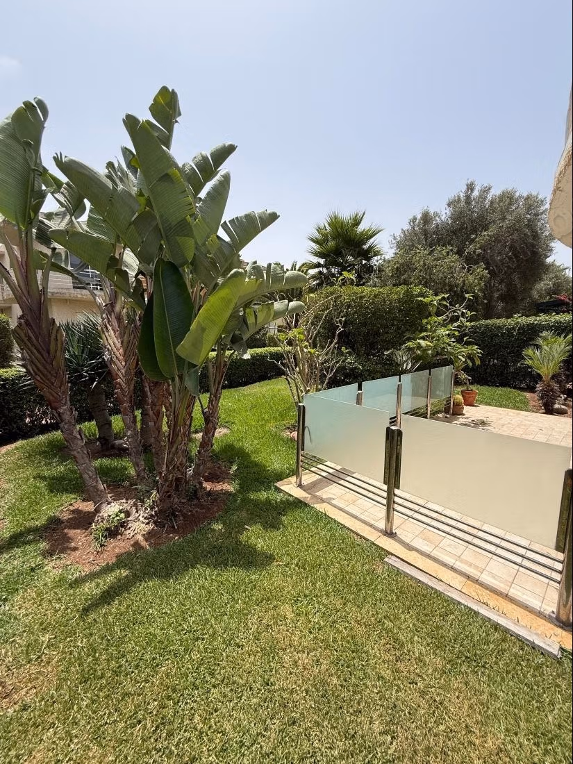 High standing villa in gated community with pool