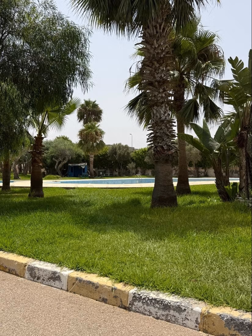 High standing villa in gated community with pool