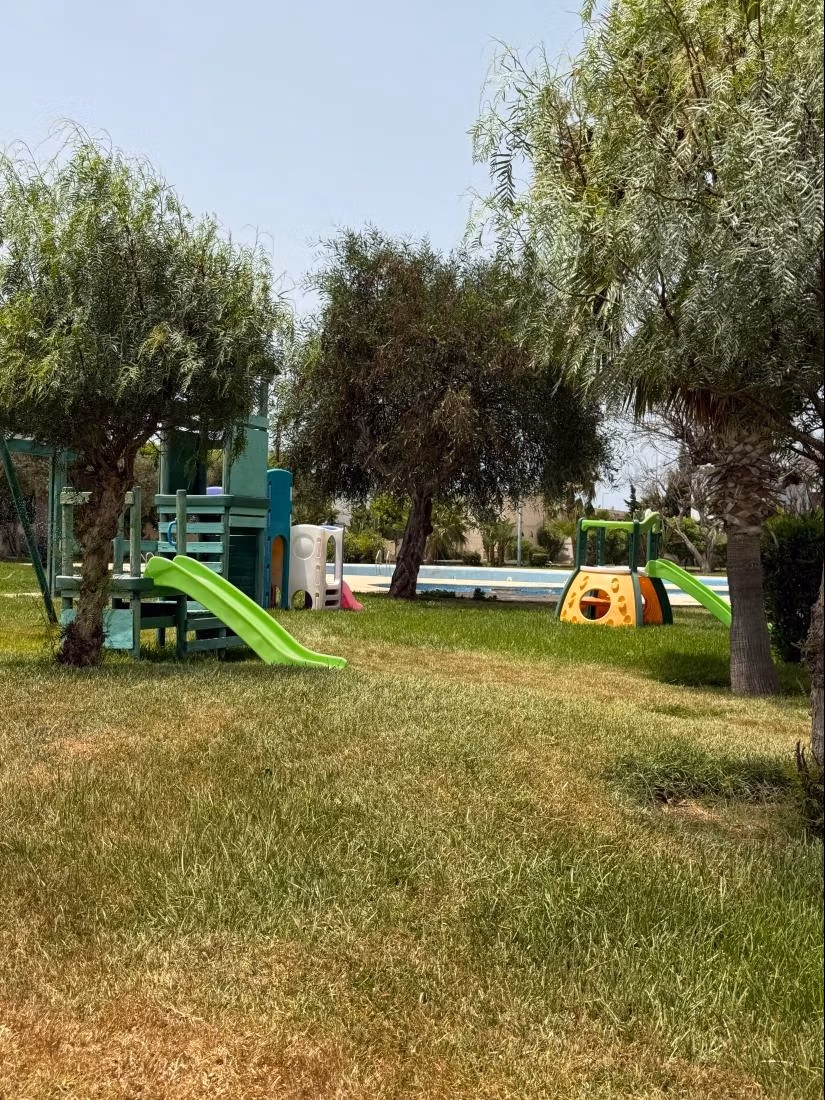 High standing villa in gated community with pool