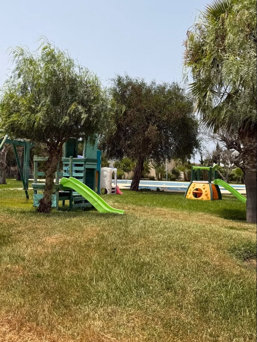 High standing villa in gated community with pool