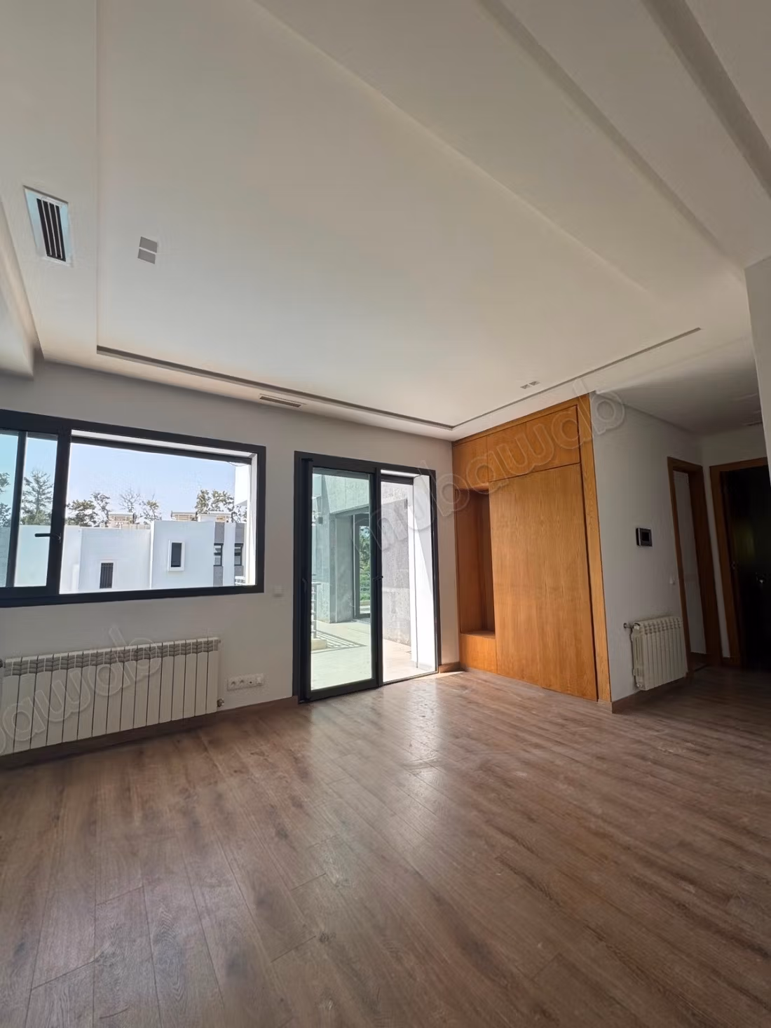 Magnifica villa in affitto a Souissi. 6 camere. Doppio vetro e riscaldamento centrale