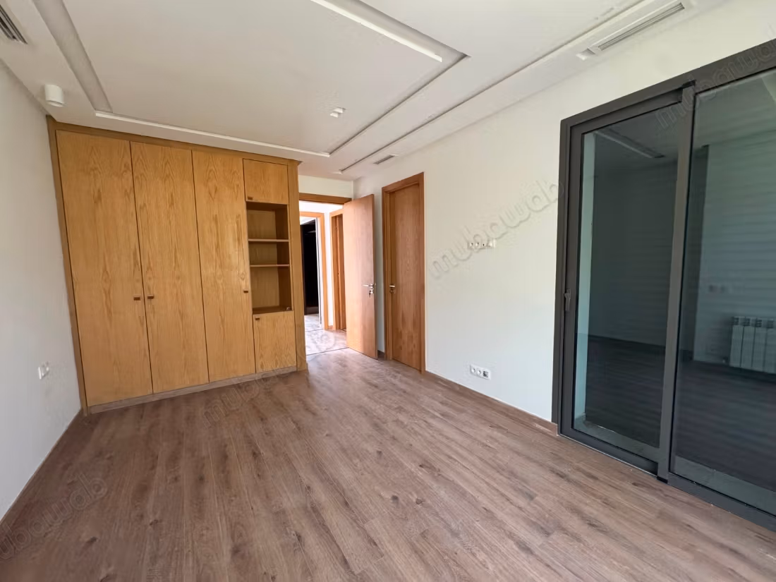 Magnifica villa in affitto a Souissi. 6 camere. Doppio vetro e riscaldamento centrale
