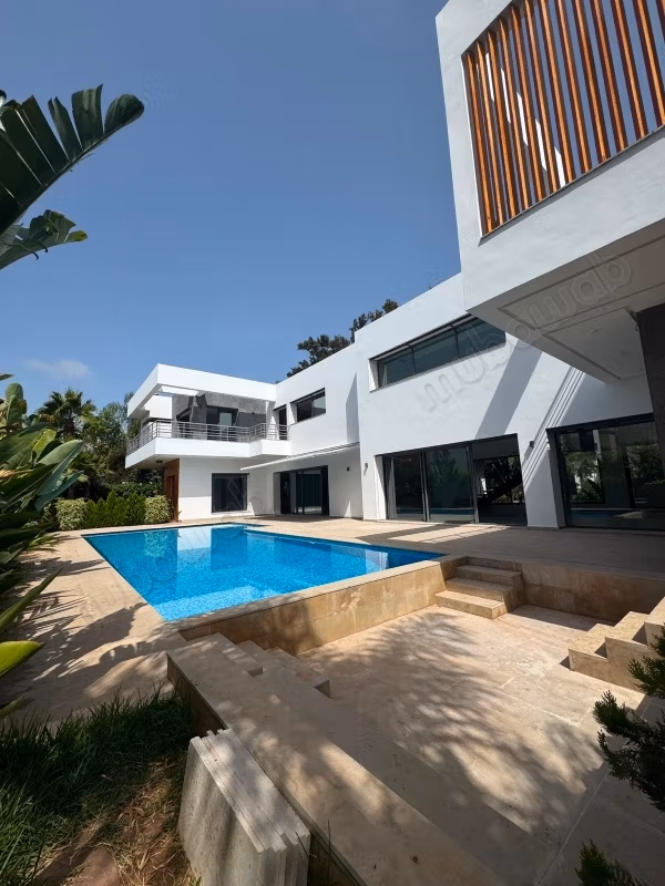 Prachtige villa te huur in Souissi. 6 kamers. Dubbel glas en centrale verwarming
