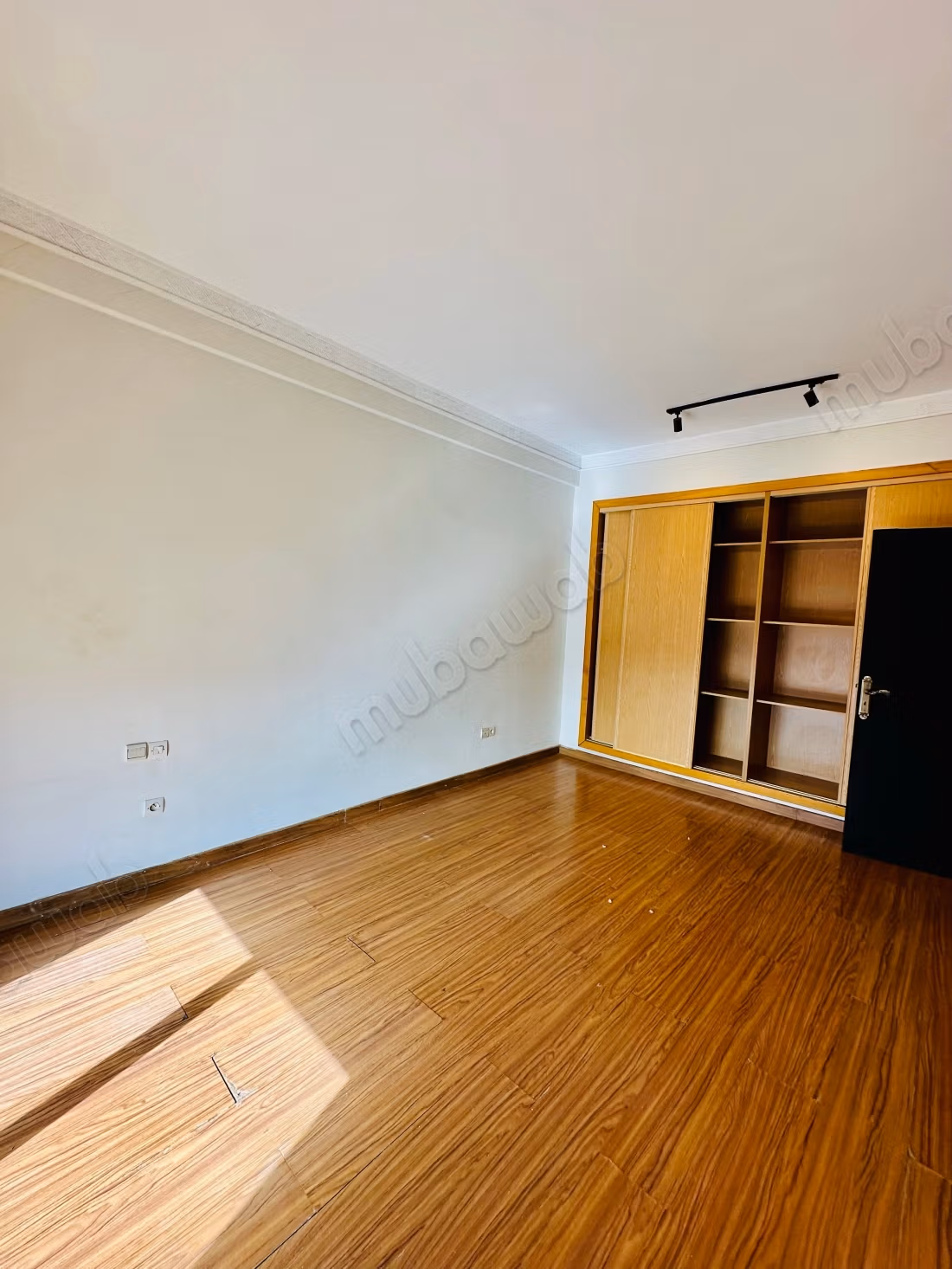 Location jolie appartement vide à av abdelkrim El khatabi. 115 mètre