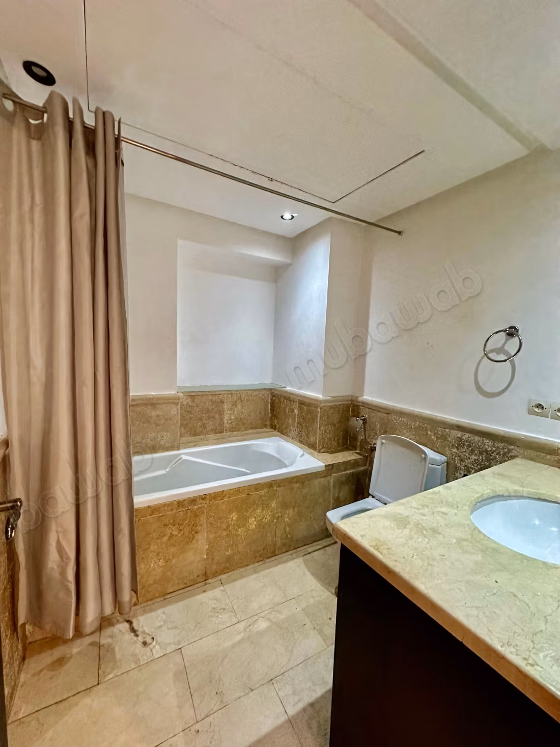 Location jolie appartement vide à av abdelkrim El khatabi. 115 mètre