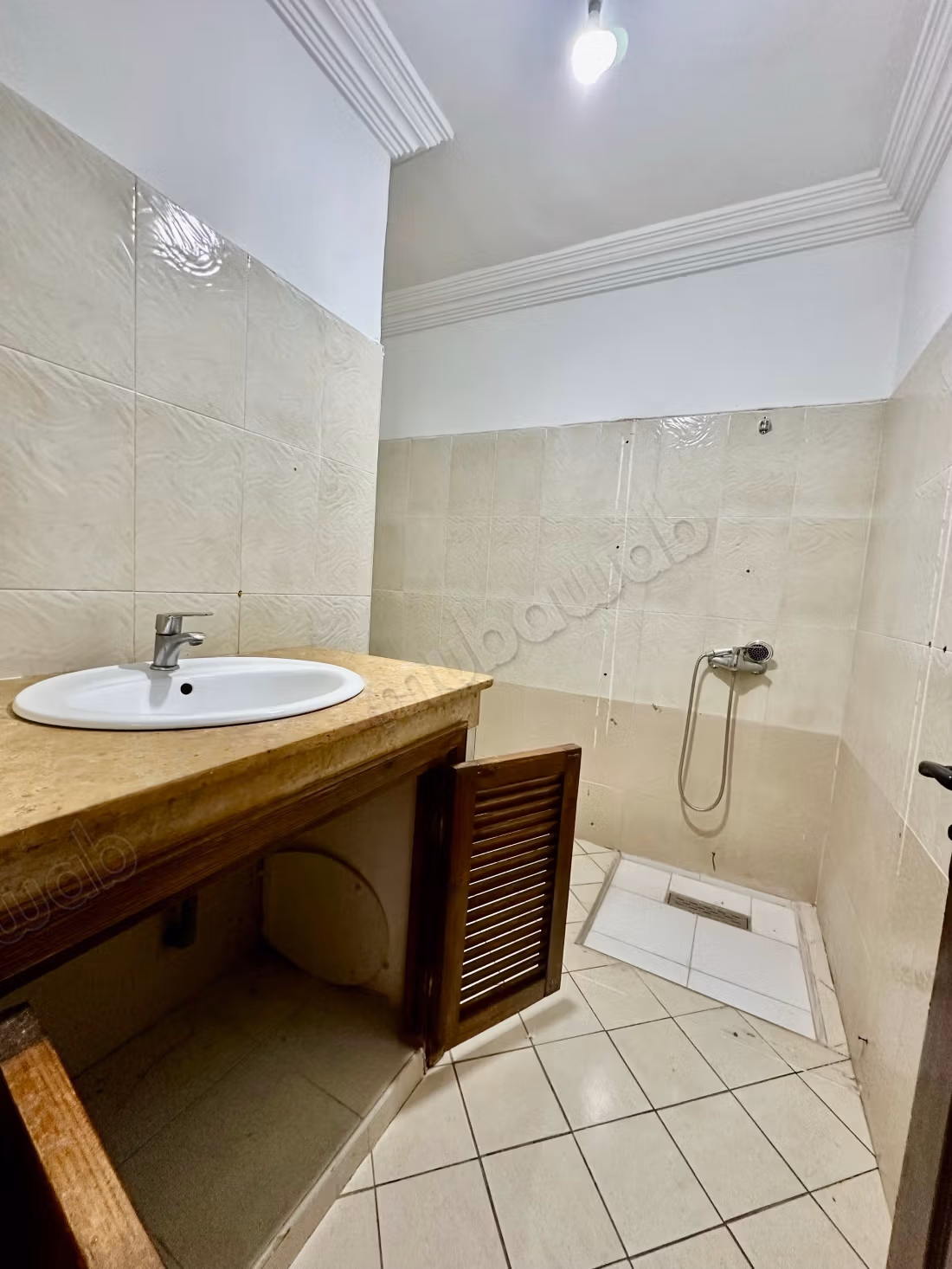 Location of office apartment in Boukar. Area 85 m². Elevator and garage