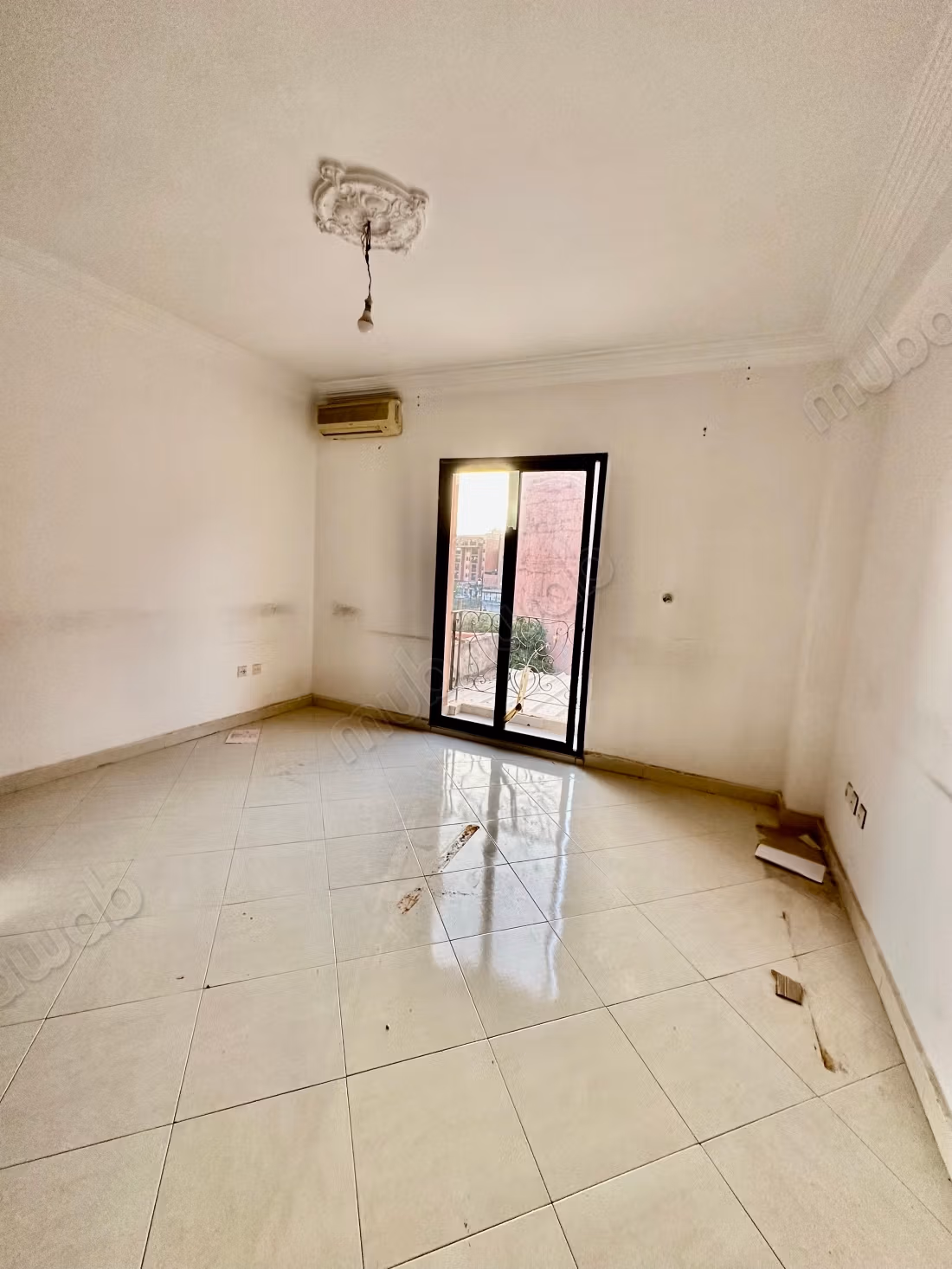 Location of office apartment in Boukar. Area 85 m². Elevator and garage