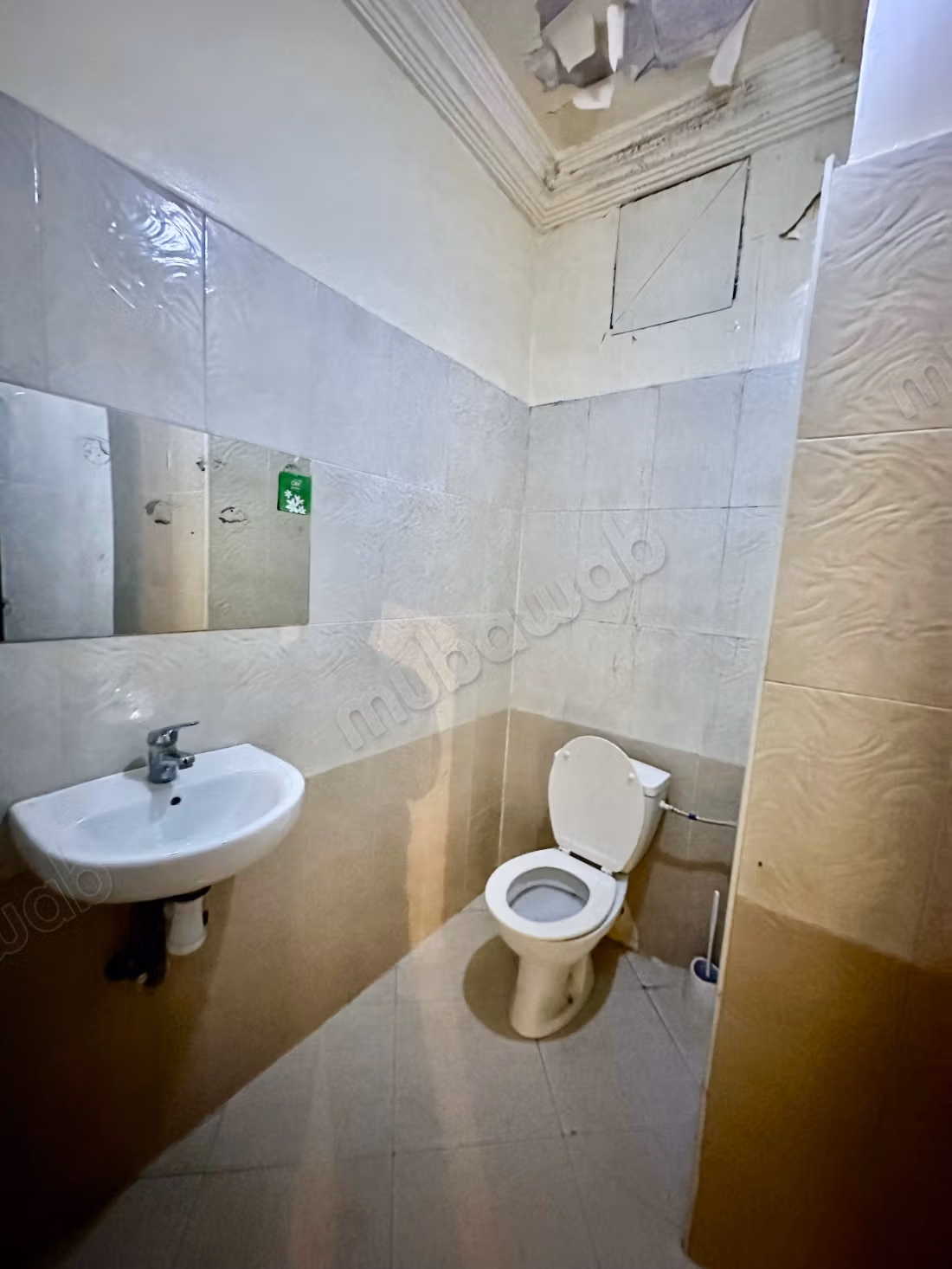 Location of office apartment in Boukar. Area 85 m². Elevator and garage