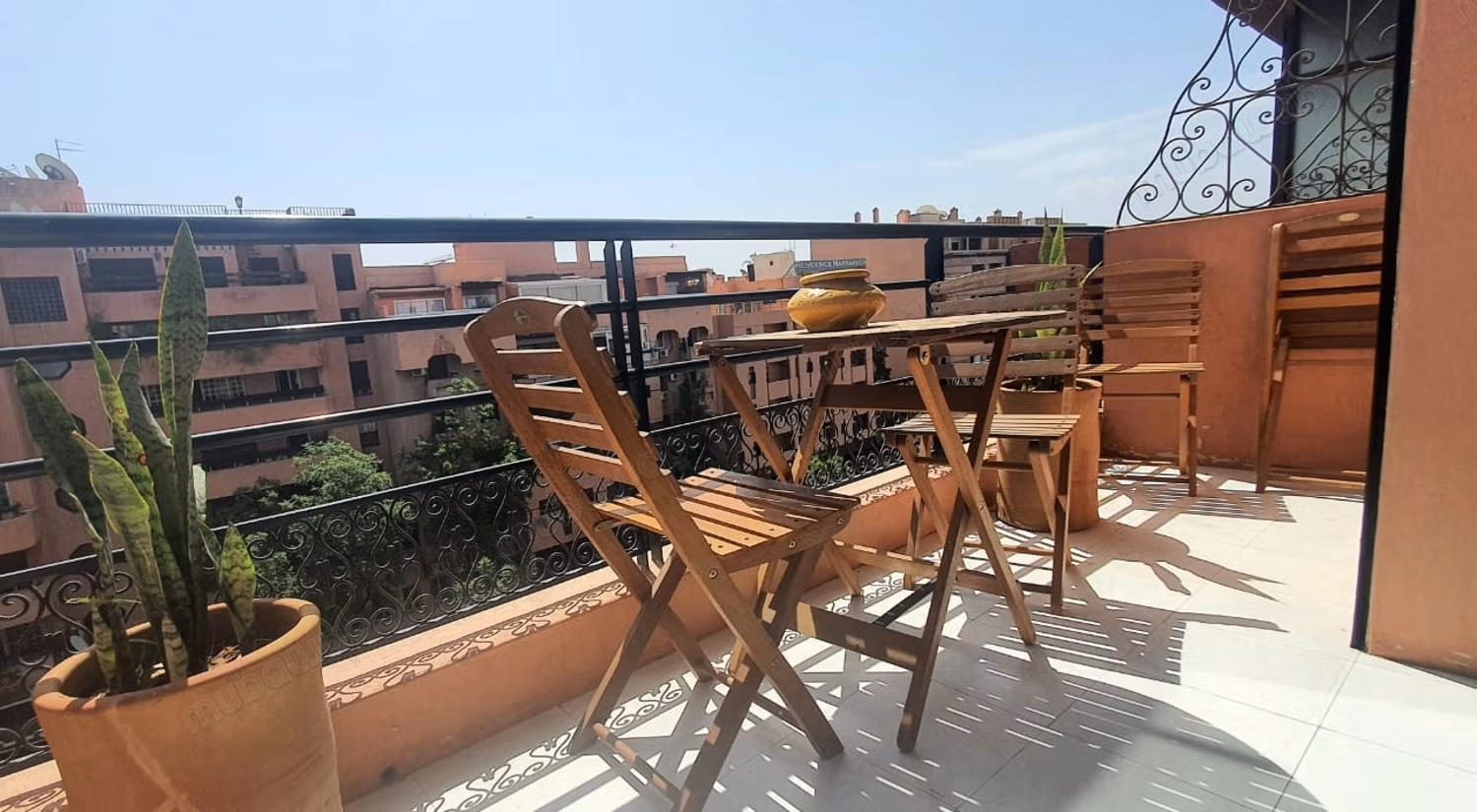 Vend appartement à Guéliz. 
1 Pièce. 
Bien meublé