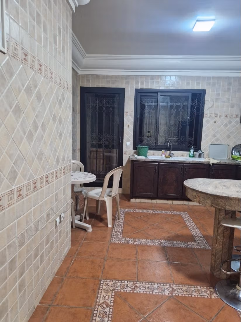 Mooi hedendaags gemeubileerd appartement te huur