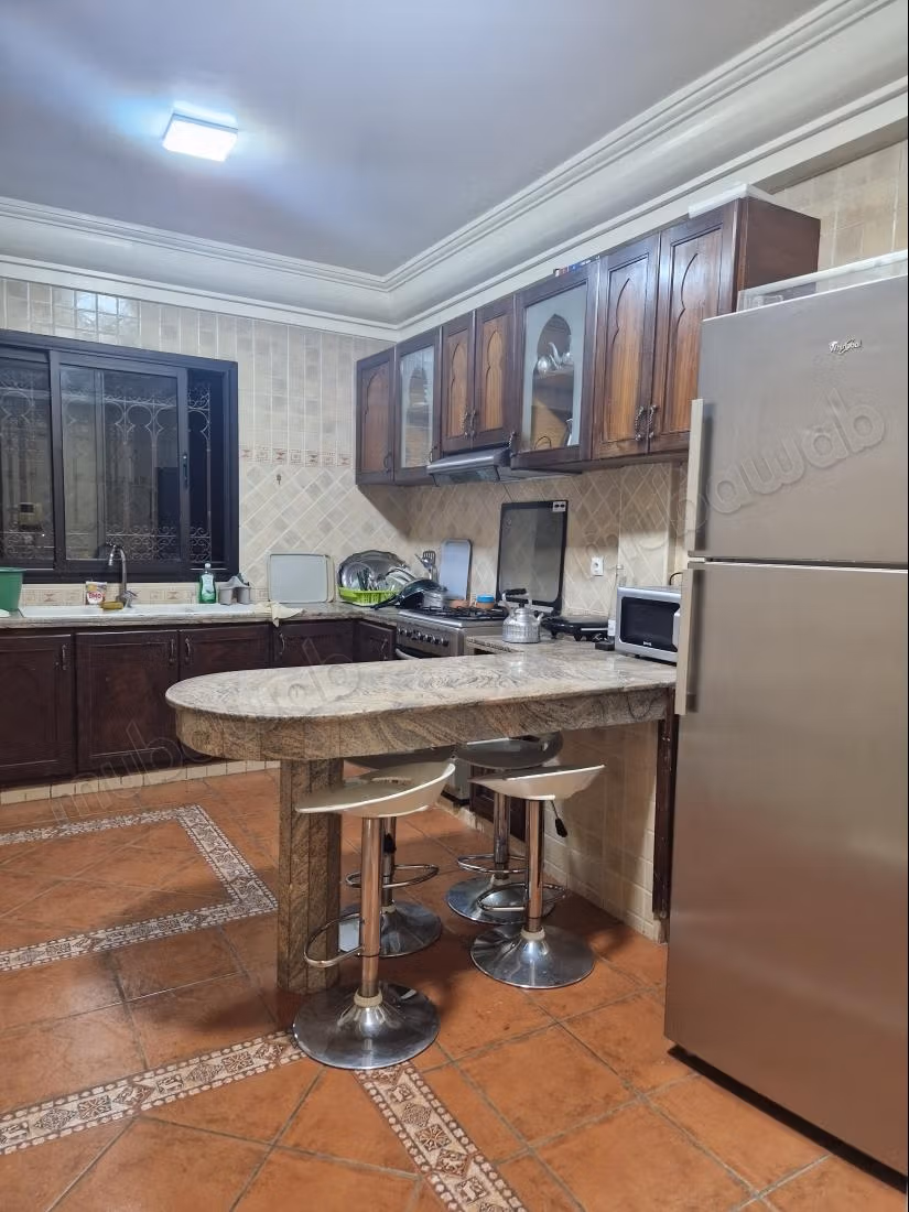 Mooi hedendaags gemeubileerd appartement te huur