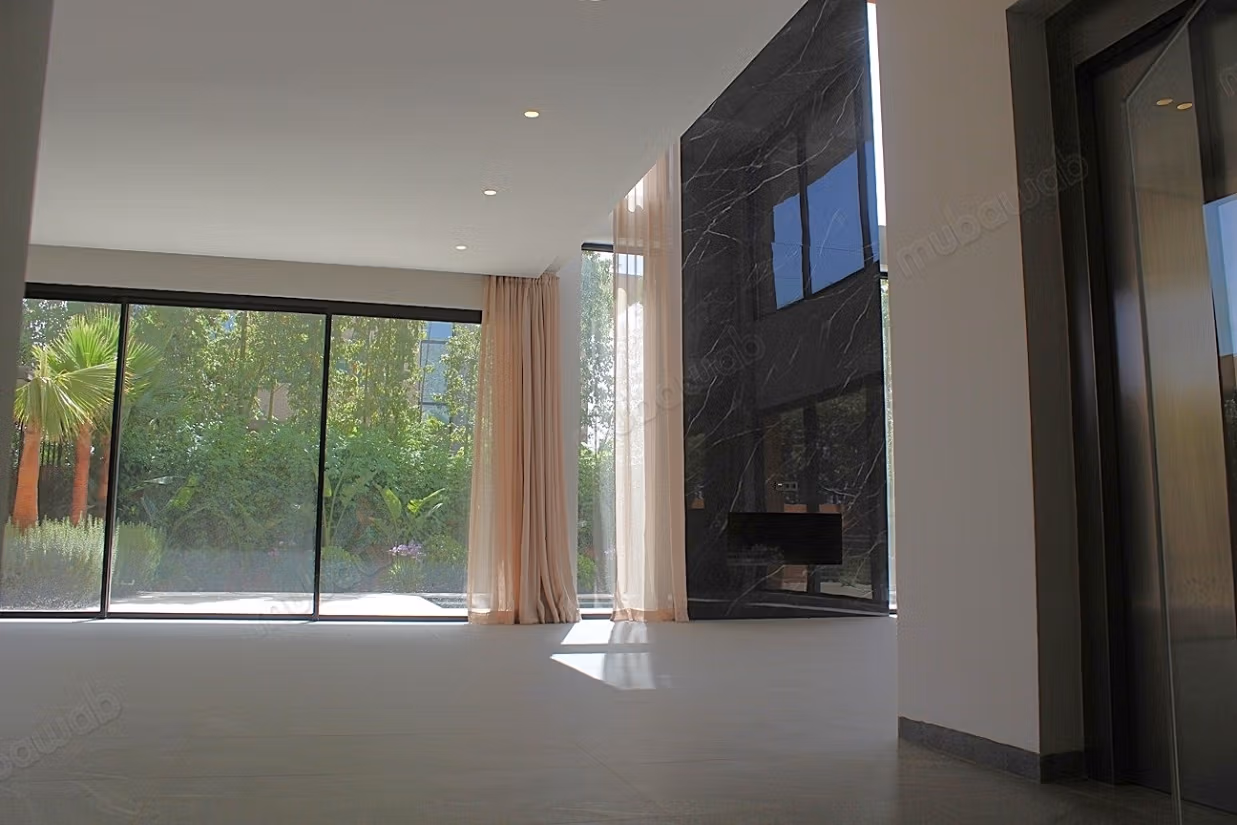 Belle villa de cinq chambres avec ascenceur