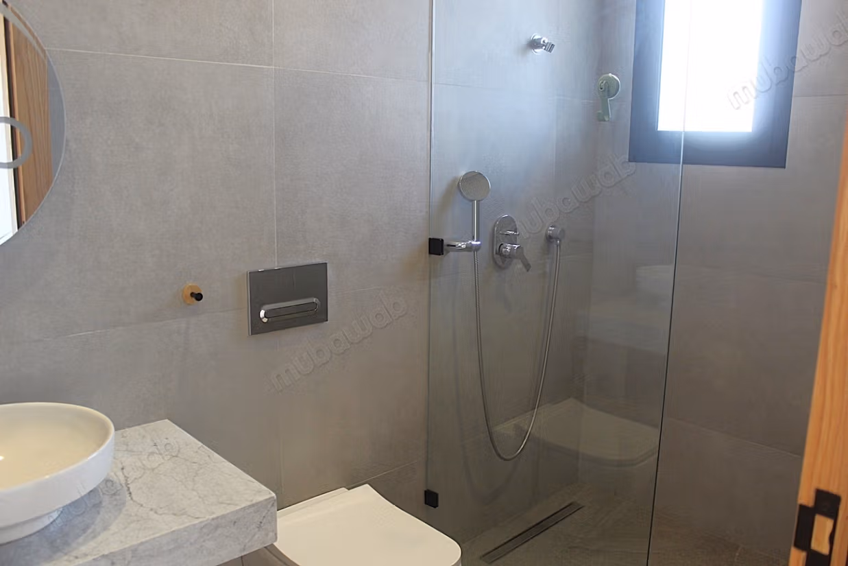 Belle villa de cinq chambres avec ascenceur