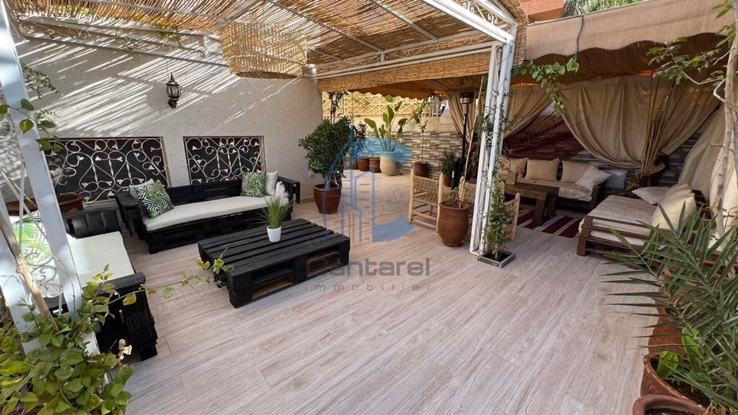 Villa ristrutturata con 6 camere venduta arredata con piscina riscaldata sulla strada di casa