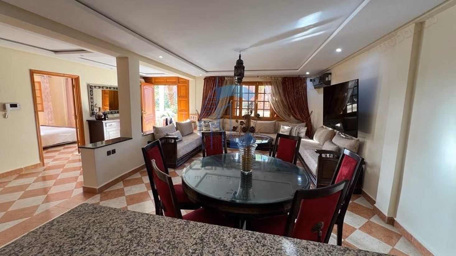 Villa ristrutturata con 6 camere venduta arredata con piscina riscaldata sulla strada di casa