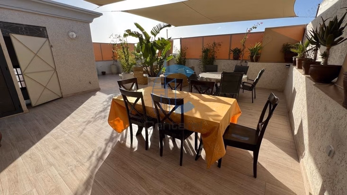 Villa ristrutturata con 6 camere venduta arredata con piscina riscaldata sulla strada di casa