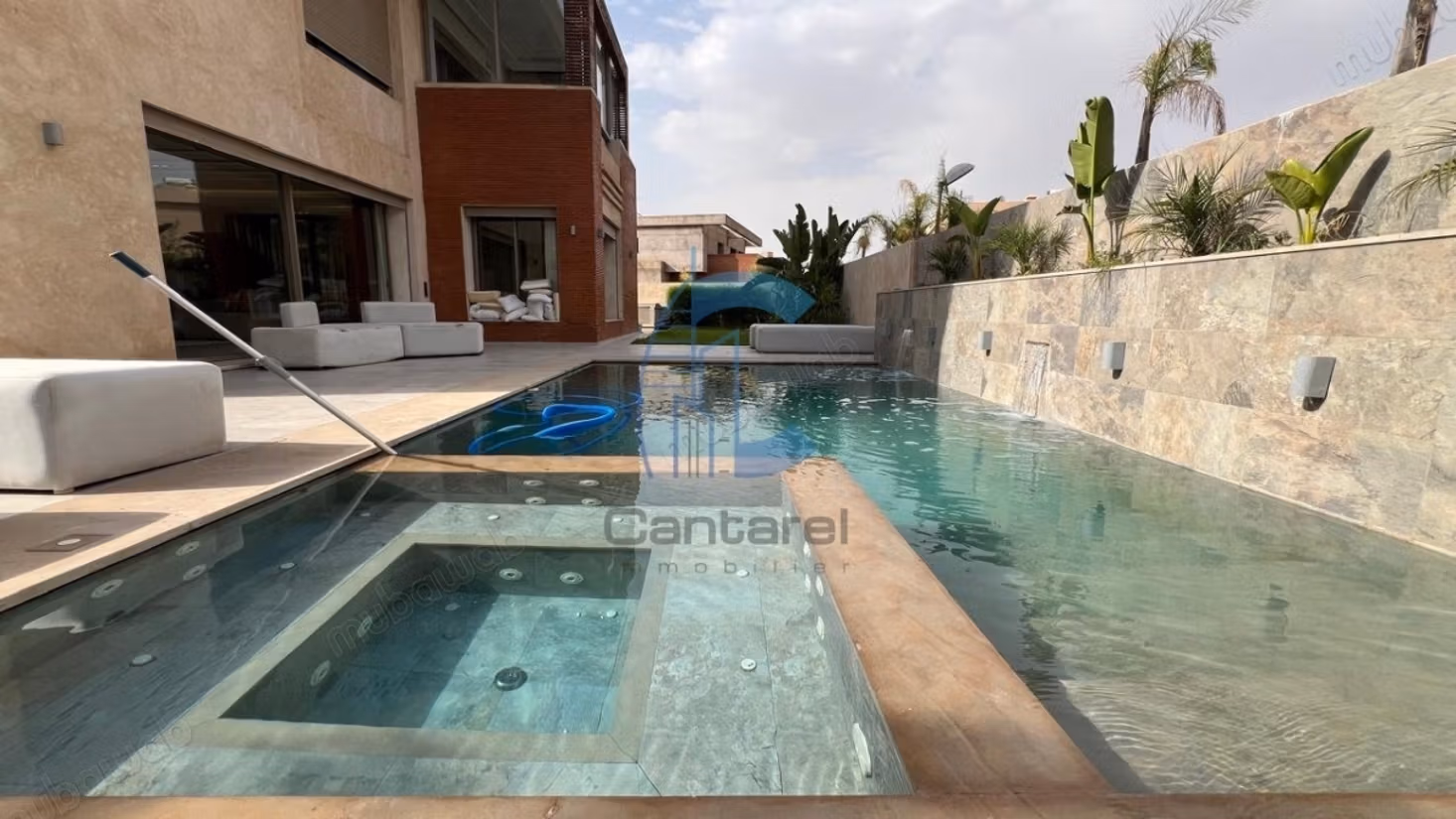 Villa con 5 camere da letto e 2 camere per il personale con giardino e piscina privata in vendita ad Akenza, strada di Ourika