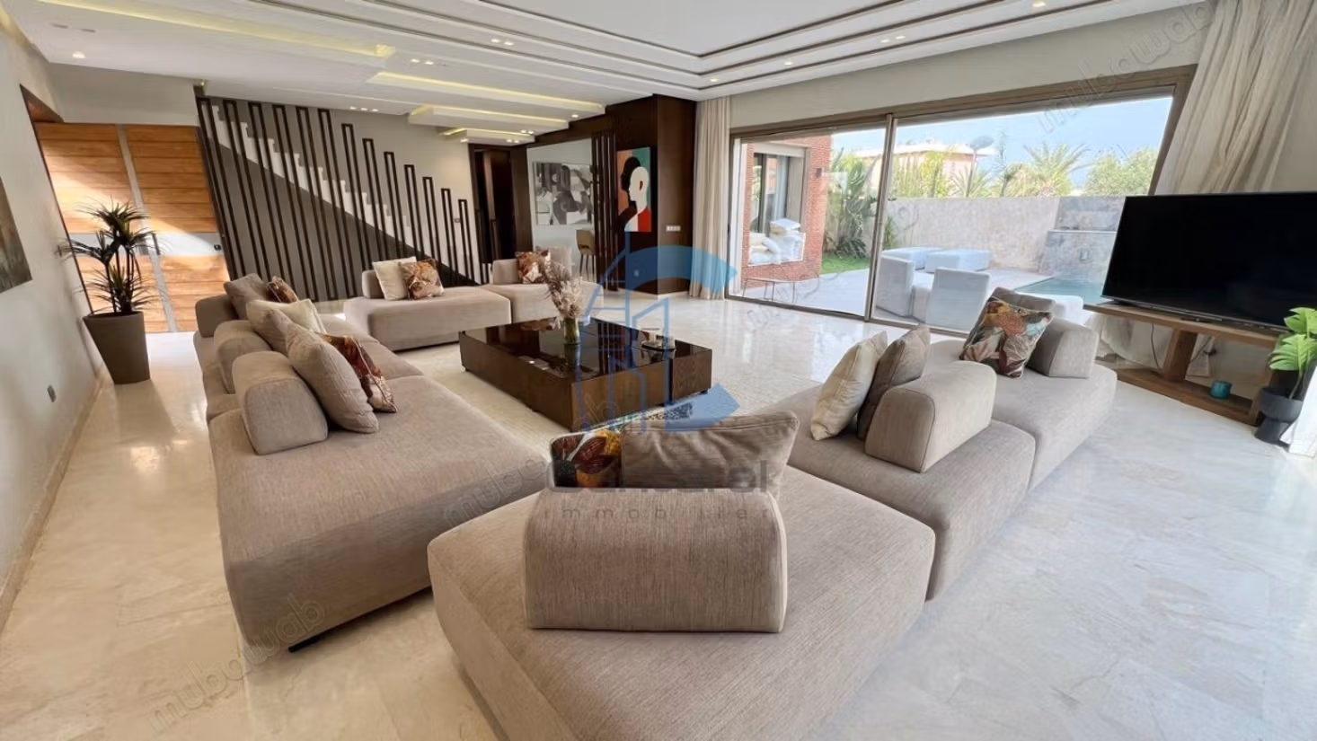 Villa con 5 camere da letto e 2 camere per il personale con giardino e piscina privata in vendita ad Akenza, strada di Ourika