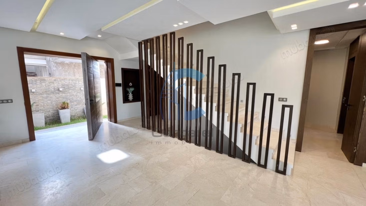 Villa con 5 camere da letto e 2 camere per il personale con giardino e piscina privata in vendita ad Akenza, strada di Ourika