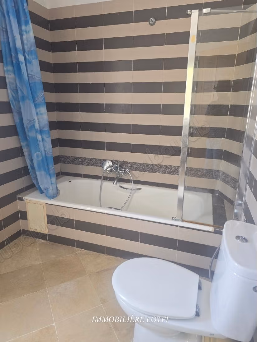 Villa de luxe à louer à Gammarth Supérieur. 5 belles chambres. Environnement calme avec vue sur la montagne, porte blindée