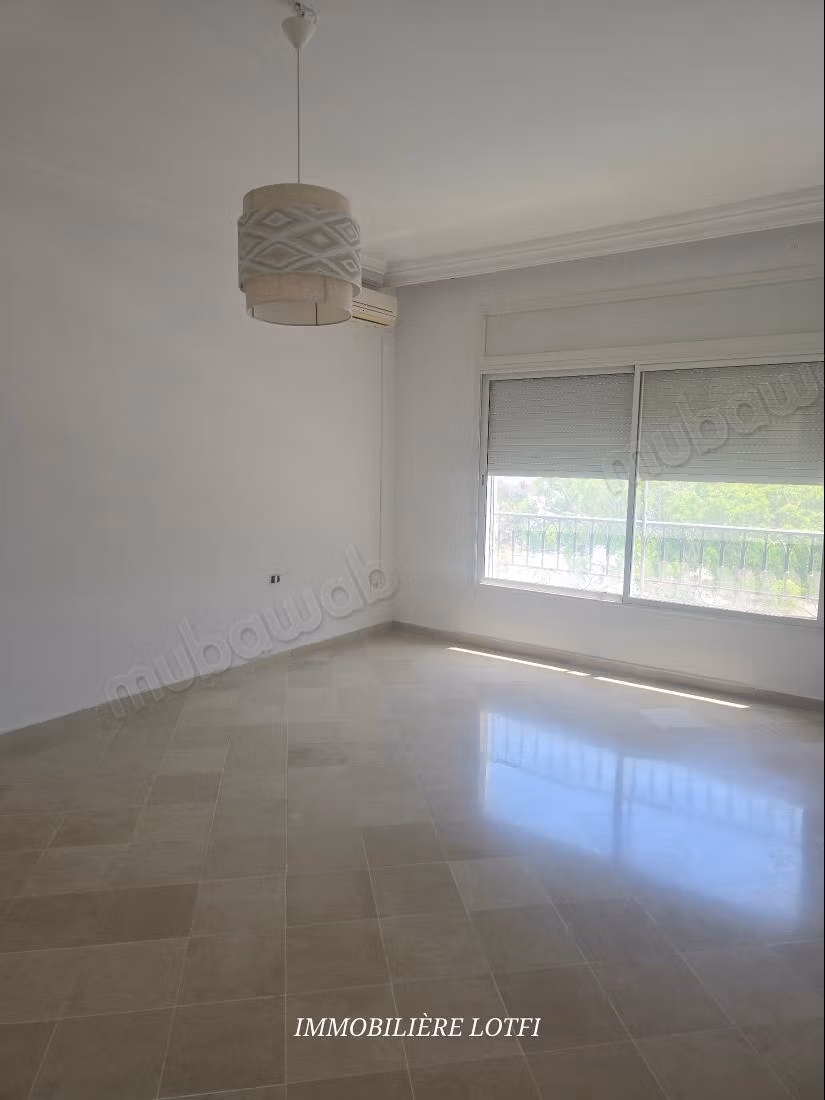 Villa de luxe à louer à Gammarth Supérieur. 5 belles chambres. Environnement calme avec vue sur la montagne, porte blindée