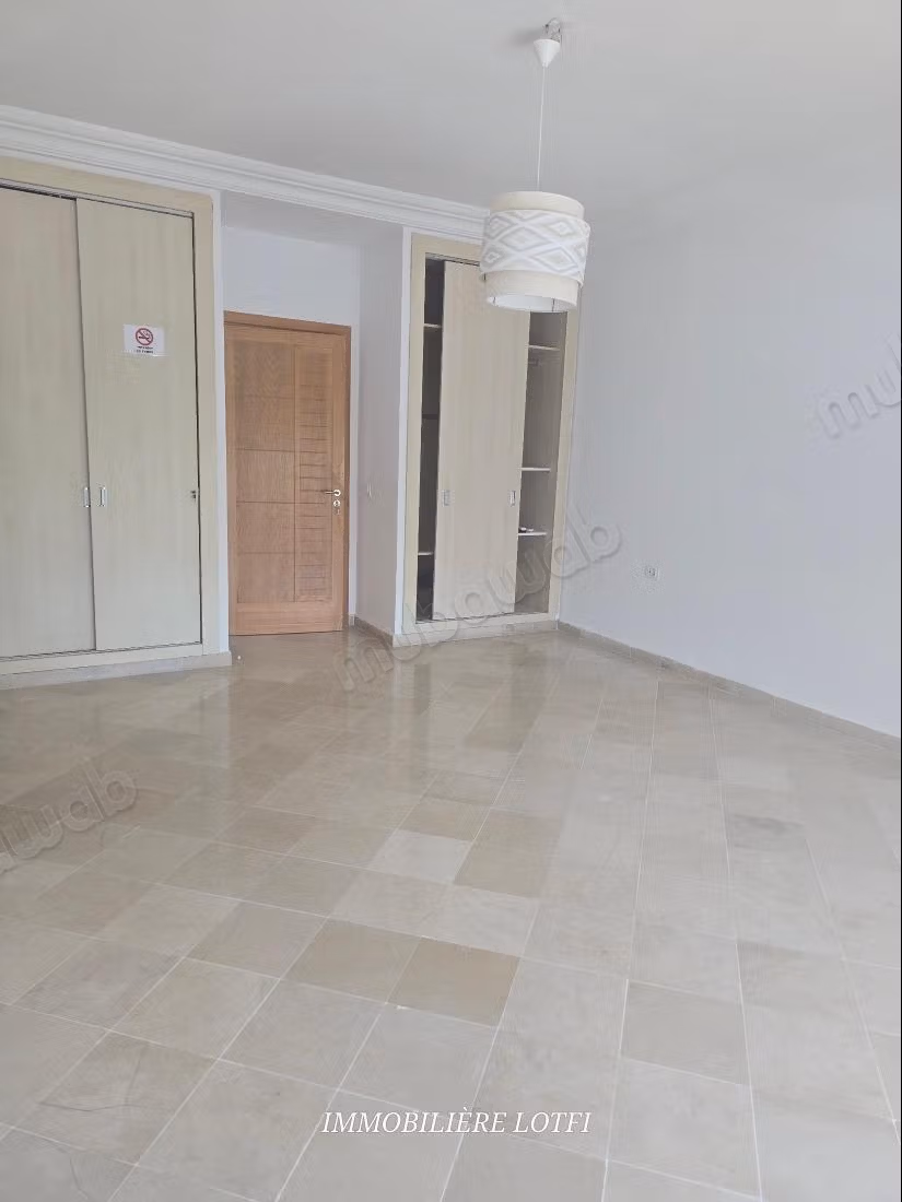 Villa de luxe à louer à Gammarth Supérieur. 5 belles chambres. Environnement calme avec vue sur la montagne, porte blindée