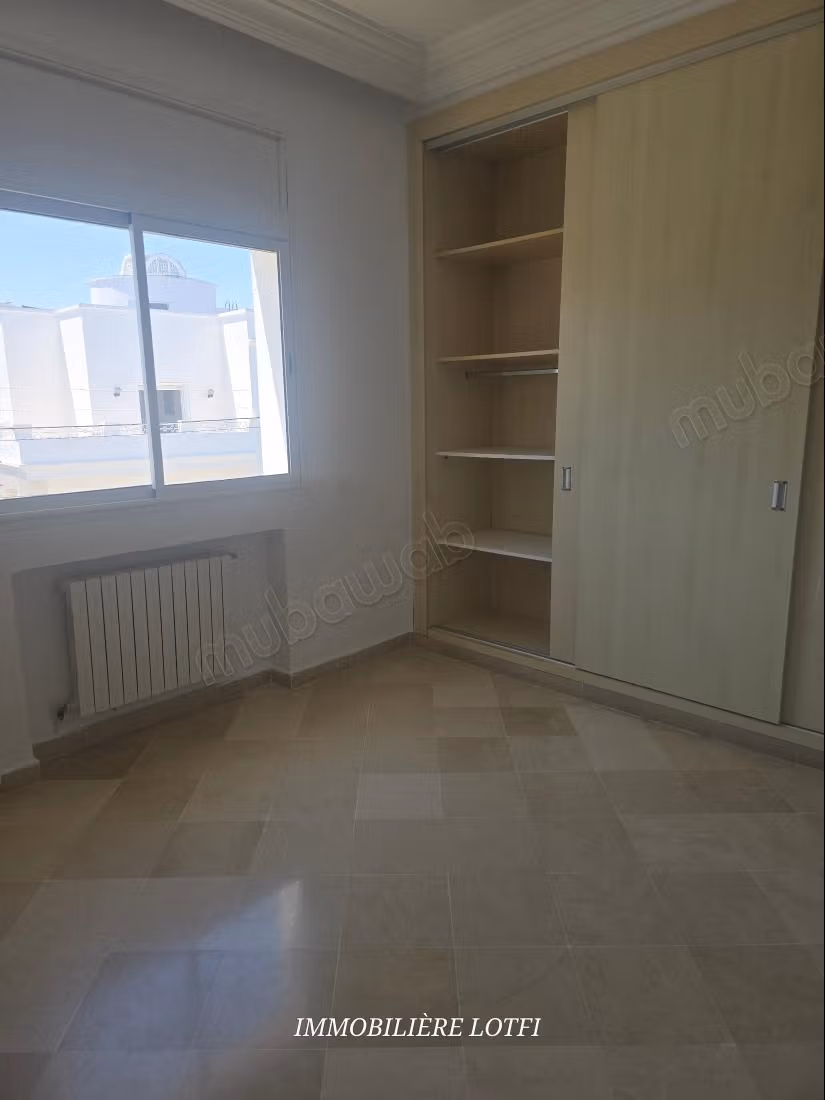 Villa de luxe à louer à Gammarth Supérieur. 5 belles chambres. Environnement calme avec vue sur la montagne, porte blindée