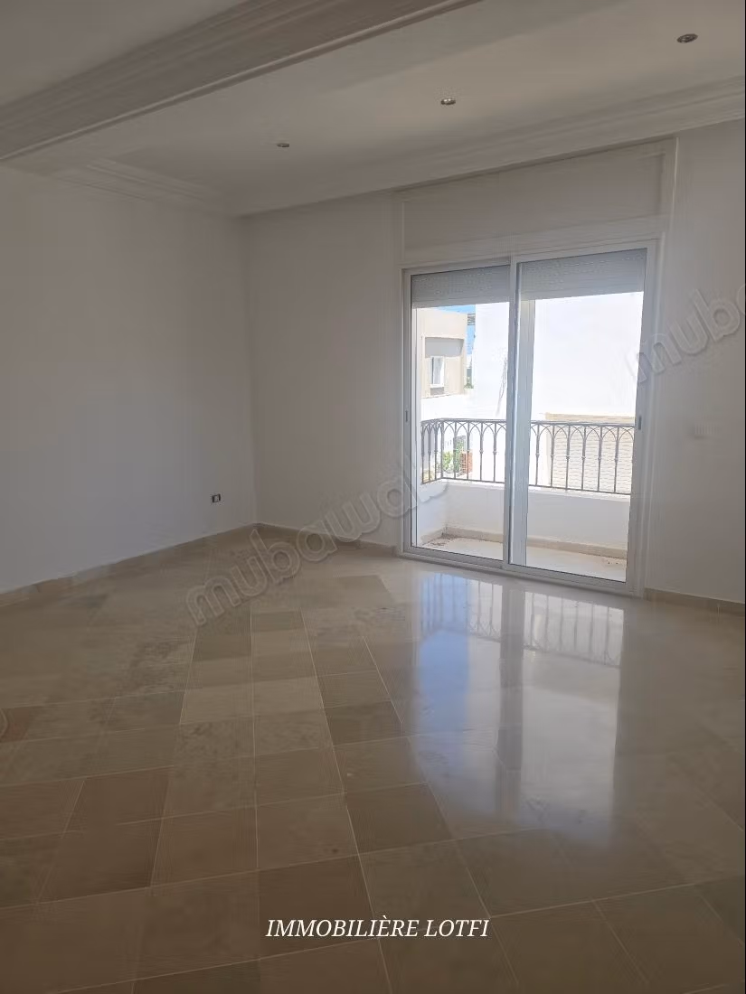 Villa de luxe à louer à Gammarth Supérieur. 5 belles chambres. Environnement calme avec vue sur la montagne, porte blindée