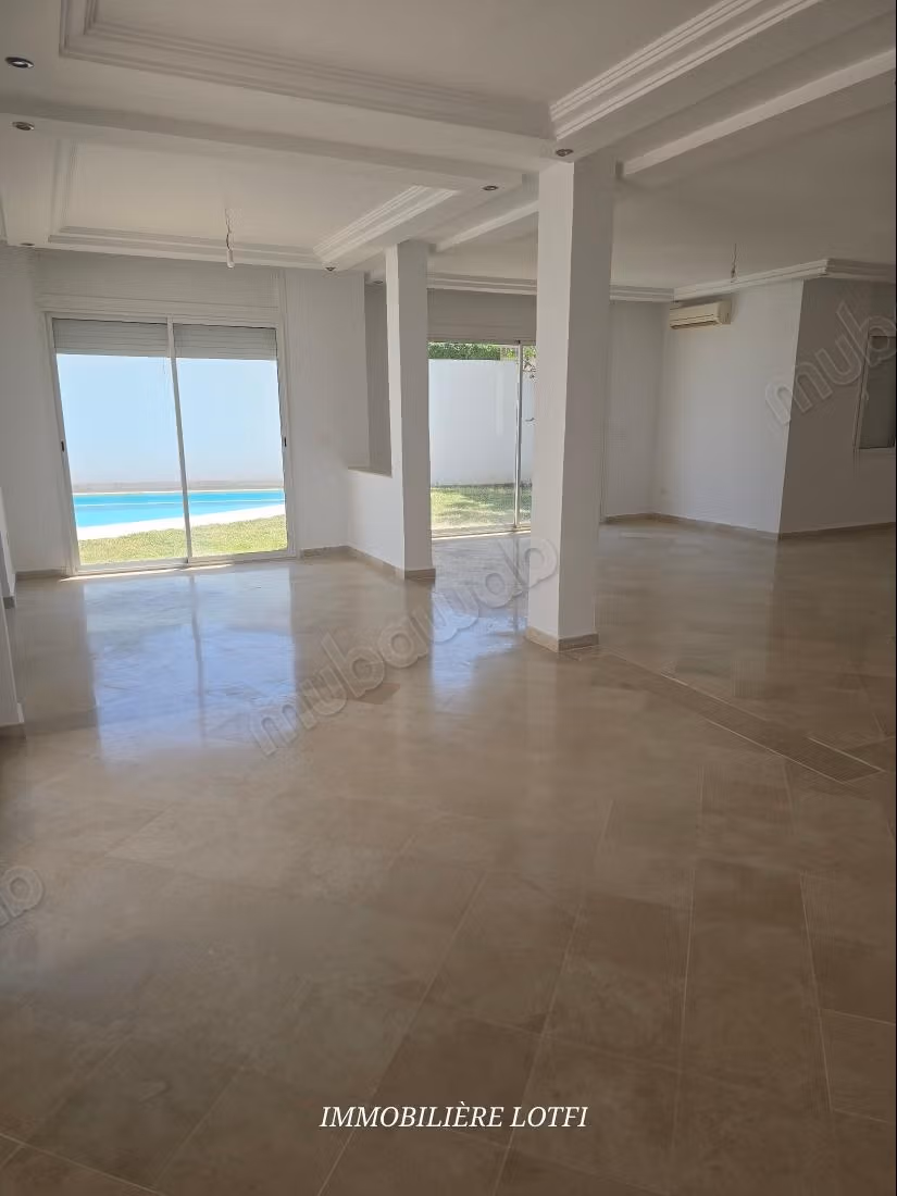 Villa de luxe à louer à Gammarth Supérieur. 5 belles chambres. Environnement calme avec vue sur la montagne, porte blindée