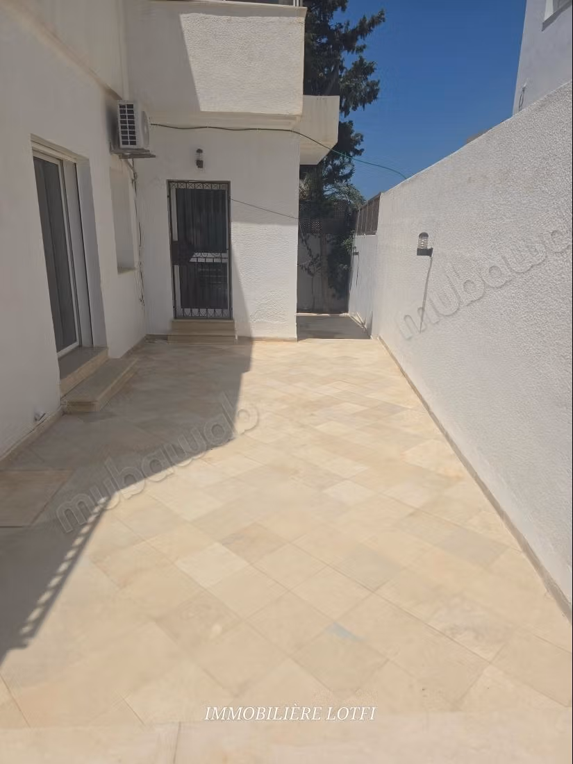 Villa de luxe à louer à Gammarth Supérieur. 5 belles chambres. Environnement calme avec vue sur la montagne, porte blindée