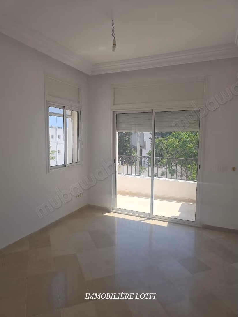 Villa de luxe à louer à Gammarth Supérieur. 5 belles chambres. Environnement calme avec vue sur la montagne, porte blindée