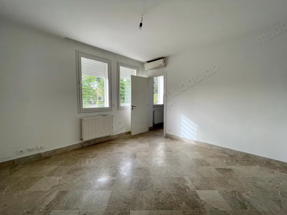 Beautiful house for rent in Carthage. Area 280 m². Double glazing windows and central heating