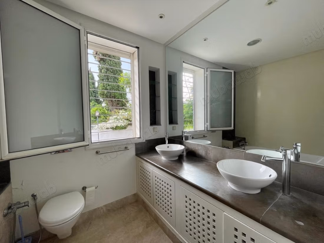 Beautiful house for rent in Carthage. Area 280 m². Double glazing windows and central heating