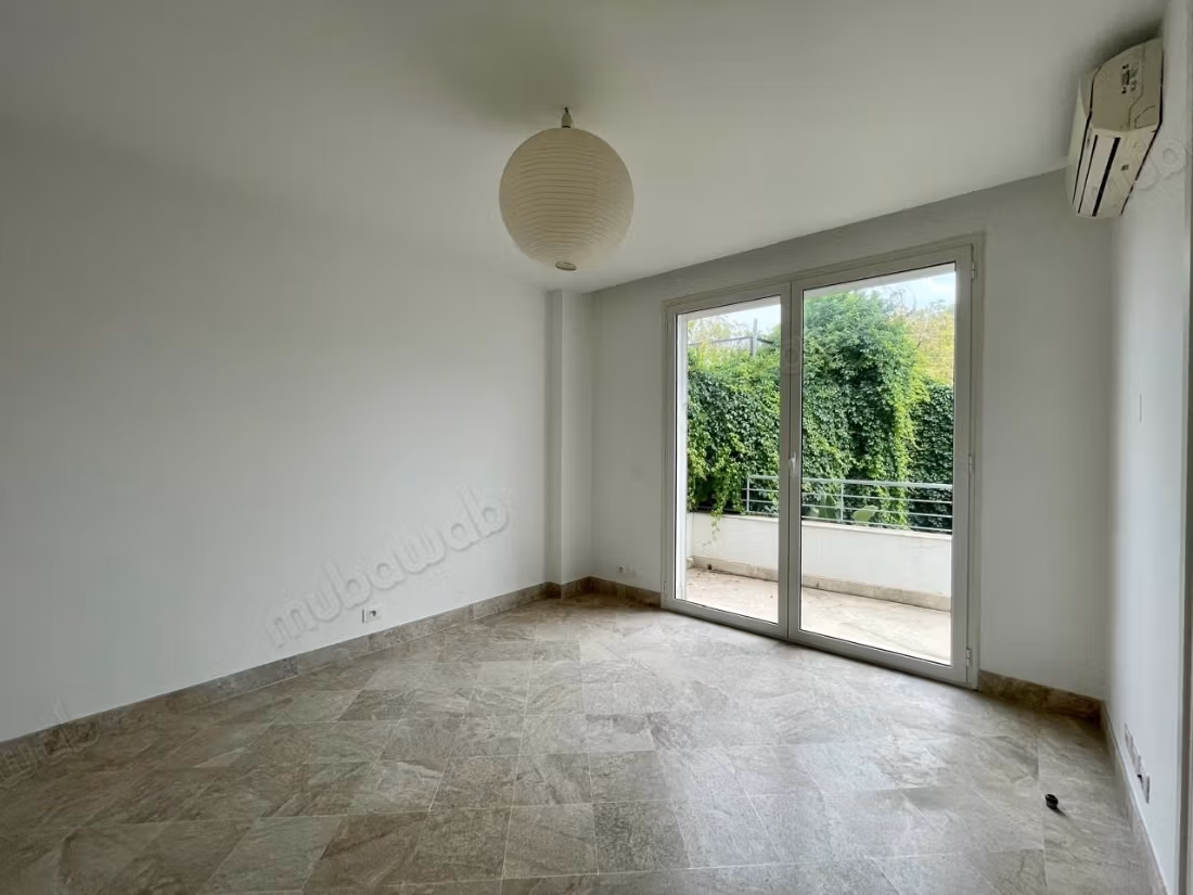 Beautiful house for rent in Carthage. Area 280 m². Double glazing windows and central heating