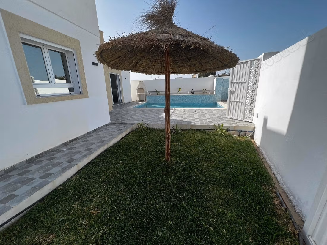 Maison de luxe à louer à Mezraya. 2 chambres. Belle terrasse et jardin