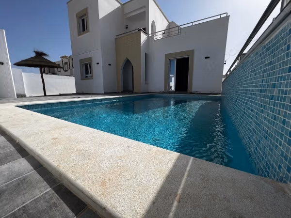 Casa di lusso in affitto a Mezraya. 2 camere. Bellissima terrazza e giardino