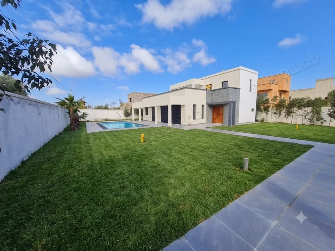Zeer mooi huis te koop in Ghmate. Oppervlakte 180 m². Goed gemeubileerd