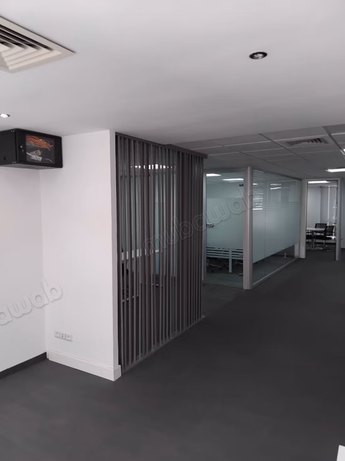 For sale spacious office with parking