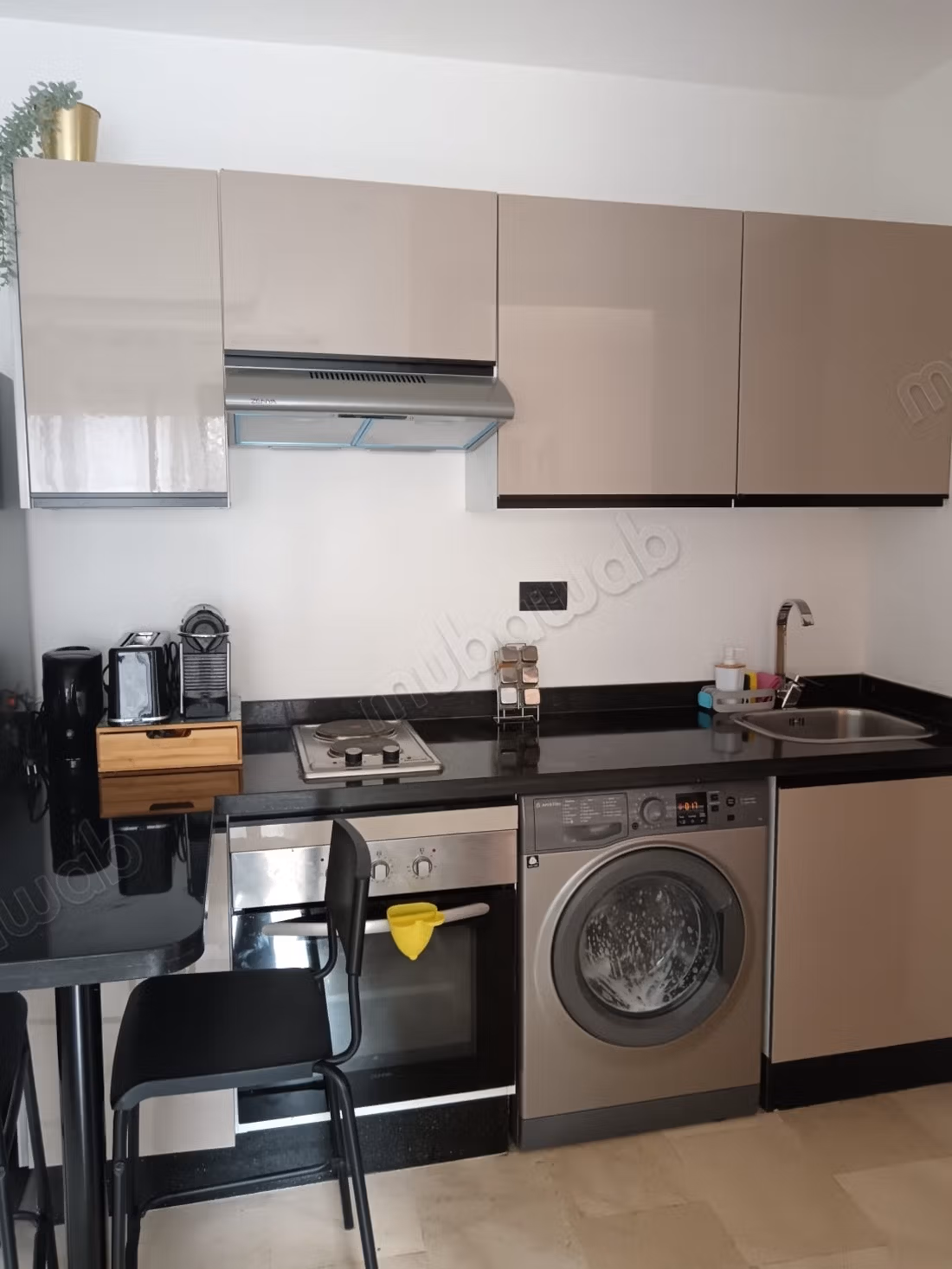 TE HUUR - Modern Gemeubileerd Studio in Maârif