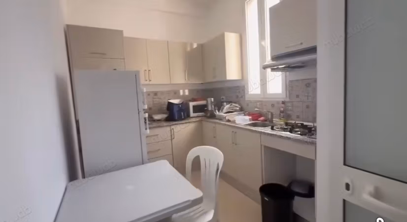 For rent floor of villa S2 empty in Laouina