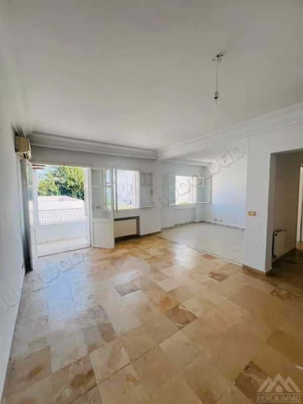 À vendre un appart s3 transformé en s2 à Laouina